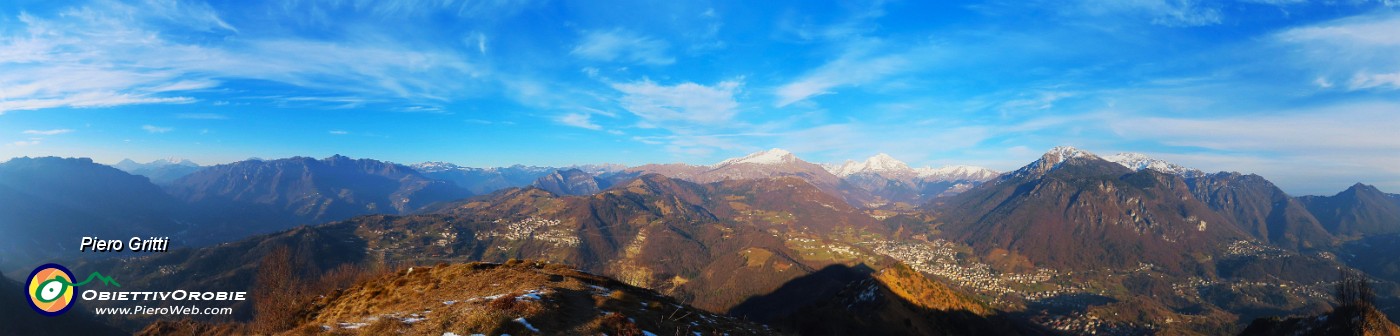 29 Gran bella vista panoramica su Val Brembana a sx e Val Serina a dx.jpg
